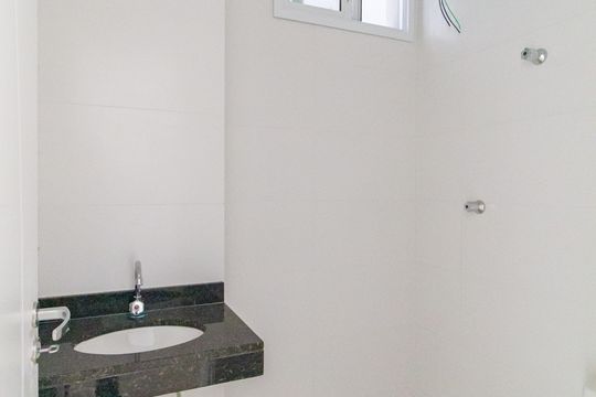 Banheiro de kitnet/studio à venda com 1 quarto, 26m² em Vila Prudente, São Paulo