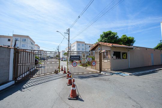 Fachada do condomínio de apartamento para alugar com 2 quartos, 50m² em Piracangaguá, Taubaté