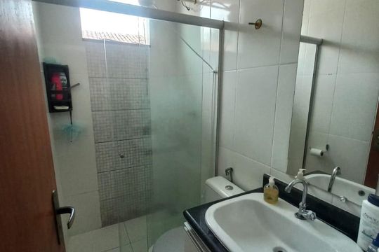 Banheiro Social de casa à venda com 2 quartos, 82m² em Etelvina Carneiro, Belo Horizonte