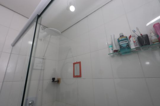 Banheiro de apartamento à venda com 2 quartos, 50m² em Vila Metalúrgica, São Paulo