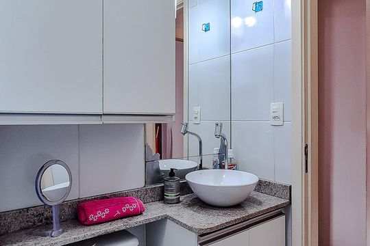 Banheiro de apartamento para alugar com 2 quartos, 44m² em Água Branca, São Paulo