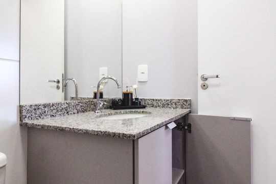 Banheiro de apartamento à venda com 1 quarto, 34m² em Vila Clementino, São Paulo