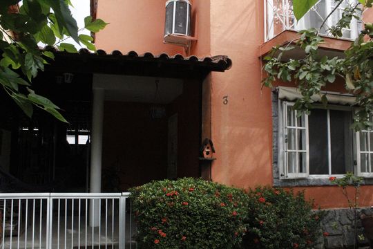 Fachada de casa de condomínio à venda com 3 quartos, 96m² em Anil, Rio de Janeiro