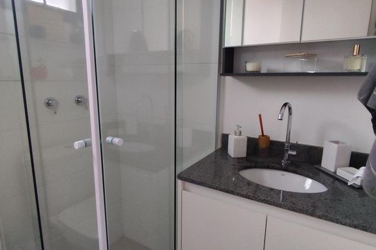 Banheiro de kitnet/studio à venda com 1 quarto, 27m² em Perdizes, São Paulo