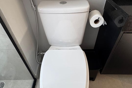 Banheiro de apartamento para alugar com 1 quarto, 30m² em Indianópolis, São Paulo