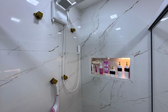 Suíte 1 - Banheiro de casa de condomínio à venda com 3 quartos, 217m² em Vargem Grande, Rio de Janeiro