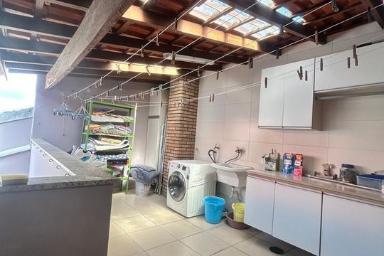 Área de serviço de casa à venda com 3 quartos, 190m² em Vila Pires, Santo André