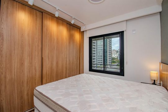 Suíte de apartamento para alugar com 2 quartos, 75m² em Auxiliadora, Porto Alegre