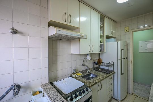 Cozinha de apartamento à venda com 2 quartos, 54m² em Jardim Umarizal, São Paulo