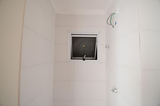 Banheiro de apartamento à venda com 2 quartos, 48m² em Jardim Boa Esperança, Campinas