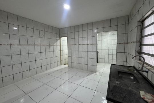 Cozinha de casa para alugar com 2 quartos, 180m² em Parque Santos Dumont, Guarulhos