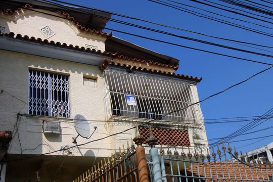 Placa de apartamento para alugar com 2 quartos, 70m² em Penha, Rio de Janeiro