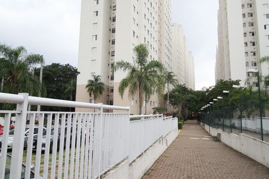 Fachada do bloco de apartamento para alugar com 2 quartos, 48m² em Vila Pirajussara, São Paulo