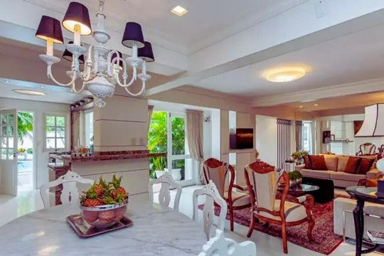 Sala de casa à venda com 3 quartos, 307m² em Menino Deus, Porto Alegre