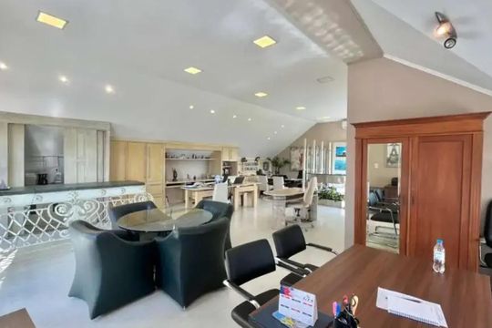 Quarto de casa à venda com 3 quartos, 307m² em Menino Deus, Porto Alegre