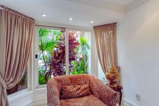 Closet de casa à venda com 3 quartos, 307m² em Menino Deus, Porto Alegre