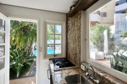 Cozinha de casa à venda com 3 quartos, 307m² em Menino Deus, Porto Alegre