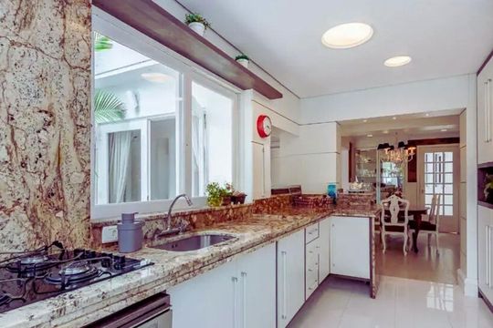 Cozinha de casa à venda com 3 quartos, 307m² em Menino Deus, Porto Alegre