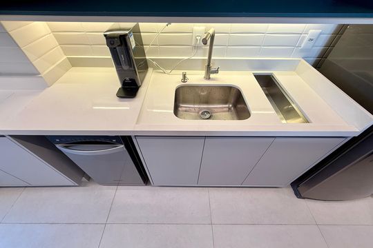 Cozinha de apartamento à venda com 2 quartos, 140m² em Jardim Caravelas, São Paulo