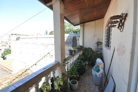 Varanda de casa à venda com 7 quartos, 300m² em Vila Isolina Mazzei, São Paulo
