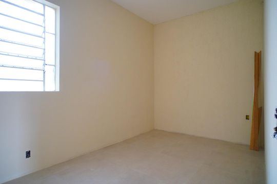 Quarto 1 de casa à venda com 2 quartos, 360m² em Cristal, Porto Alegre