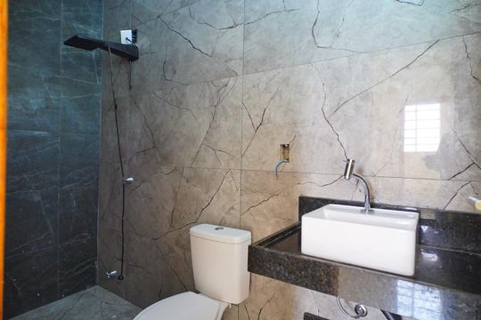 Banheiro Social de casa à venda com 2 quartos, 360m² em Cristal, Porto Alegre