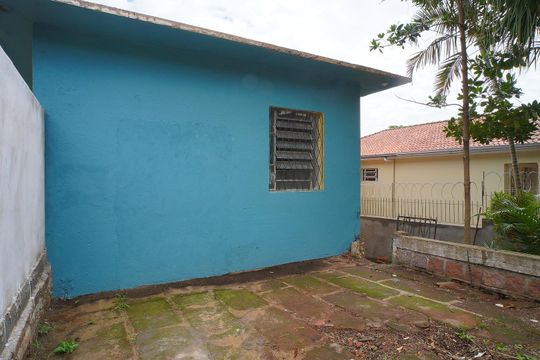 Pátio de casa à venda com 2 quartos, 360m² em Cristal, Porto Alegre