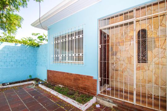 Área Externa  de casa para alugar com 2 quartos, 120m² em Partenon, Porto Alegre