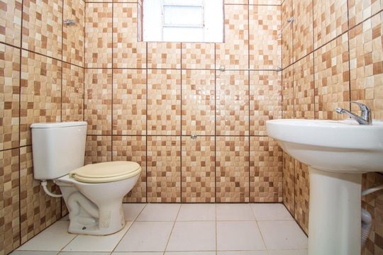Banheiro de casa para alugar com 2 quartos, 120m² em Partenon, Porto Alegre