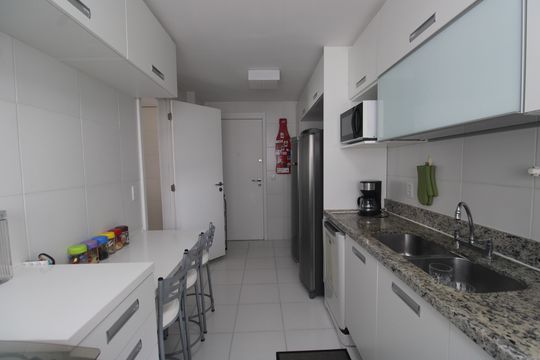 Cozinha de apartamento à venda com 4 quartos, 166m² em Barra Olímpica, Rio de Janeiro