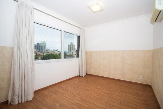 Sala de apartamento para alugar com 3 quartos, 88m² em Petrópolis, Porto Alegre