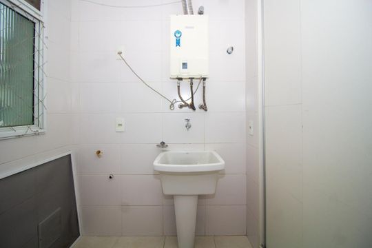 Área de serviço de apartamento para alugar com 3 quartos, 88m² em Petrópolis, Porto Alegre