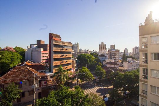 Vista  de apartamento para alugar com 3 quartos, 88m² em Petrópolis, Porto Alegre