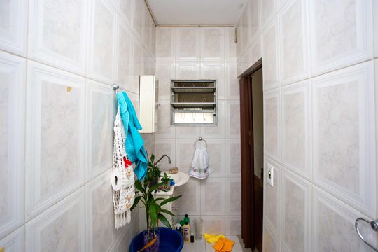 Banheiro 2 de casa à venda com 3 quartos, 226m² em Centro, Diadema