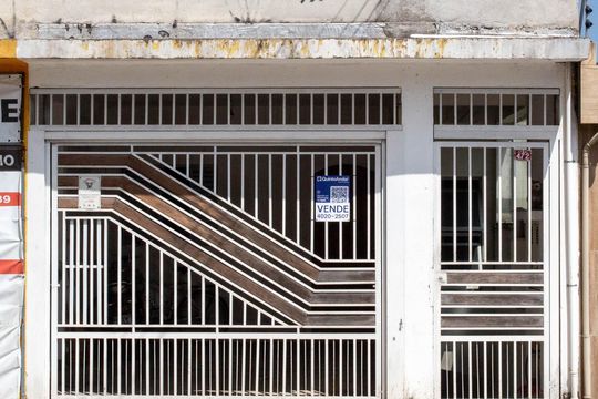 Fachada de casa à venda com 3 quartos, 226m² em Centro, Diadema