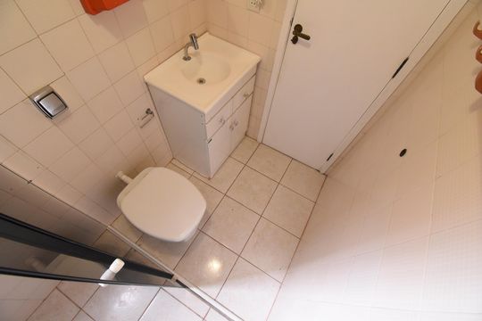 Banheiro de apartamento para alugar com 2 quartos, 60m² em Bacacheri, Curitiba