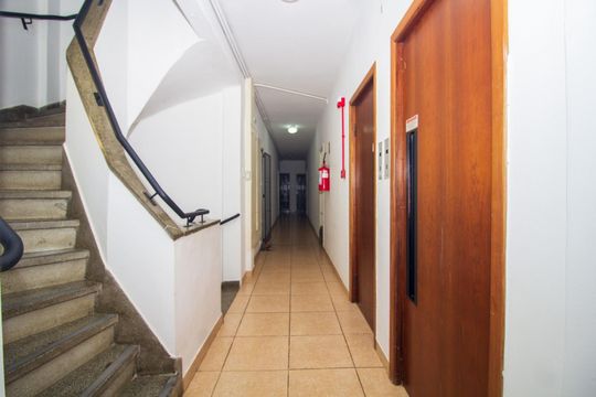Hall de apartamento para alugar com 2 quartos, 52m² em Centro Histórico, Porto Alegre