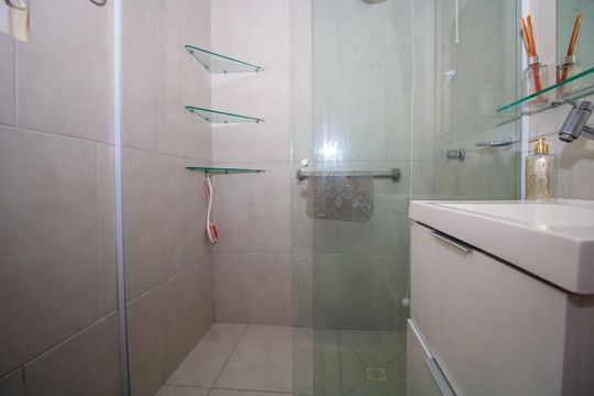 Banheiro de apartamento para alugar com 2 quartos, 52m² em Centro Histórico, Porto Alegre