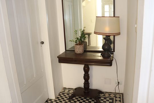 Hall de entrada de casa para alugar com 2 quartos, 180m² em Bela Vista, São Paulo