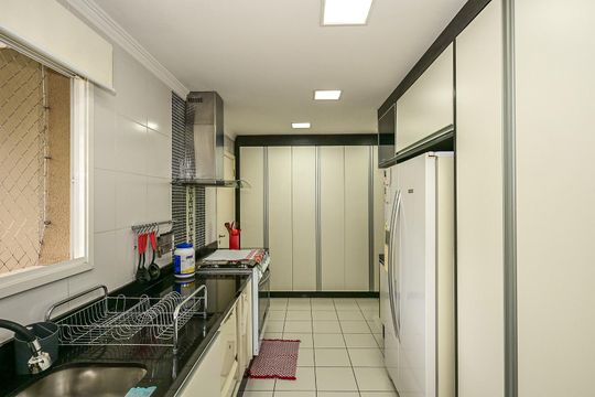 Cozinha de apartamento à venda com 3 quartos, 223m² em Vila Morumbi, São Paulo