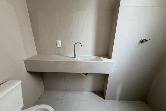Banheiro de apartamento à venda com 3 quartos, 133m² em Santo Antônio, Belo Horizonte