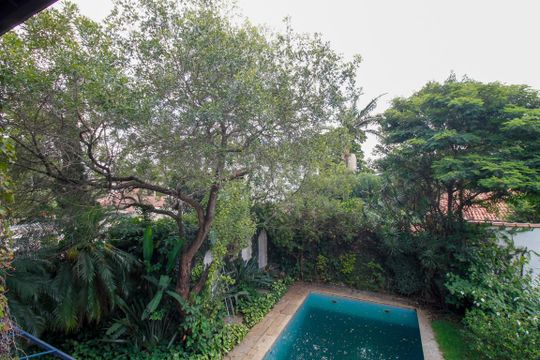 Vista da Suíte 2 de casa à venda com 4 quartos, 875m² em Vila Madalena, São Paulo