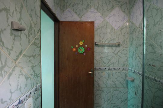 Banheiro 2 de casa à venda com 4 quartos, 210m² em Mário Quintana, Porto Alegre