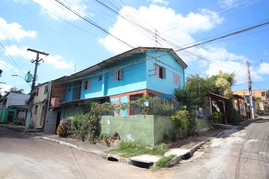 Fachada de casa à venda com 4 quartos, 210m² em Mário Quintana, Porto Alegre