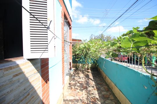Quintal de casa à venda com 4 quartos, 210m² em Mário Quintana, Porto Alegre