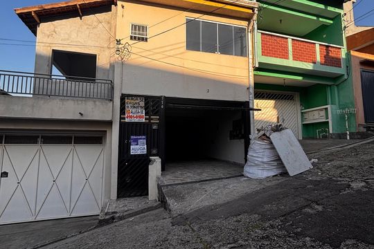 Fachada de casa para alugar com 1 quarto, 50m² em Vila Engenho Novo, Barueri