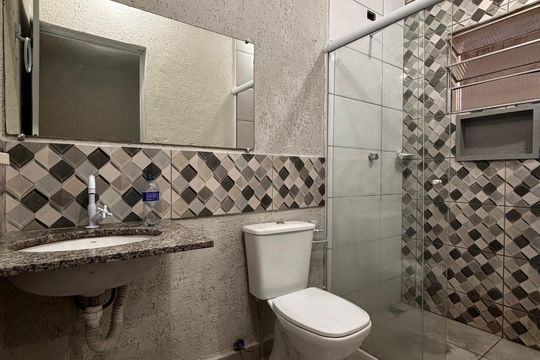 Banheiro de casa para alugar com 1 quarto, 50m² em Vila Engenho Novo, Barueri