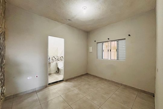 Quarto de casa para alugar com 1 quarto, 50m² em Vila Engenho Novo, Barueri
