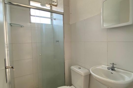 Banheiro de apartamento à venda com 2 quartos, 60m² em Angola, Betim