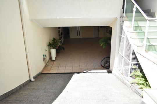 Garagem de casa à venda com 4 quartos, 400m² em Chácara Inglesa, São Paulo